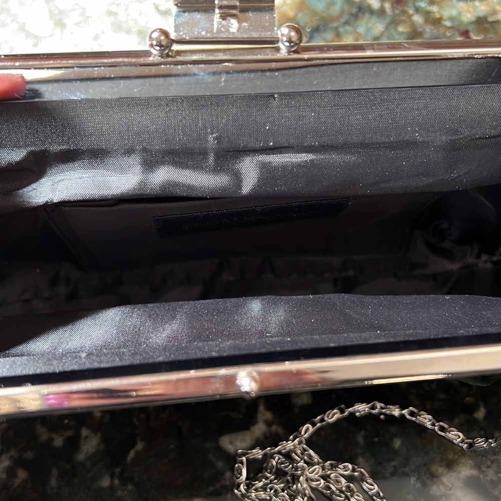 Chained clutch - Picture 5 of 8